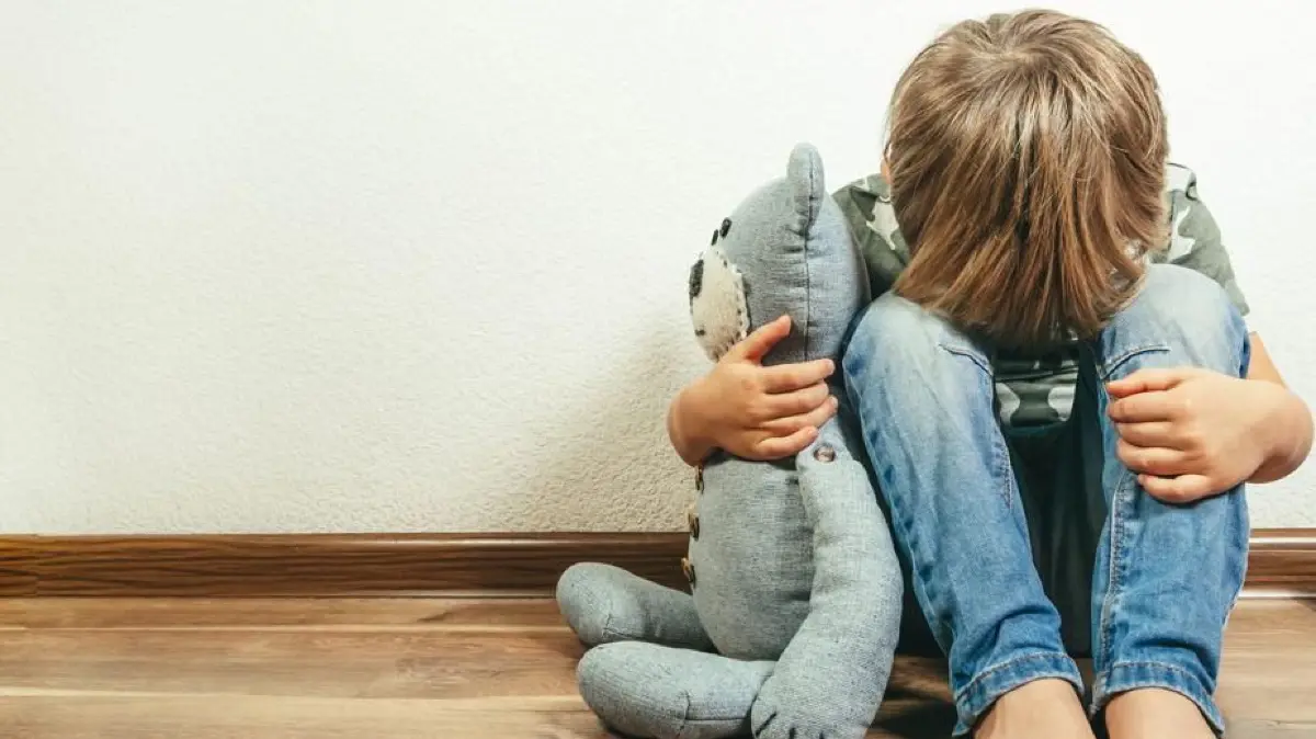 Missbrauch Kind Kindesmissbrauch traumatisiert Symbolfoto Blaulicht Schwabo OV LZ