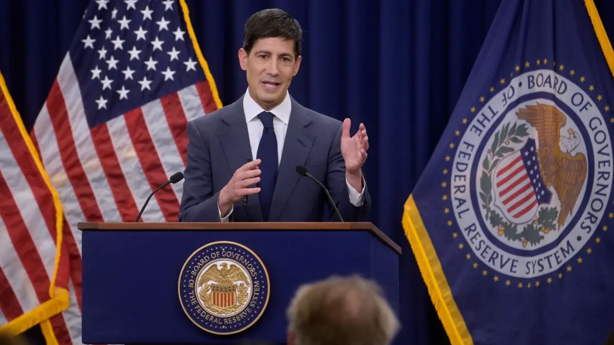 Federal Reserve - Warsh: 17.06.2026, USA, Washington: Der Vorsitzende der US-Notenbank Federal Reserve, Kevin Warsh, spricht während einer Pressekonferenz im Anschluss an die Sitzung des Offenmarktausschusses (FOMC) am Mittwoch, dem 17. Juni 2025, in Washington. Wegen der Energiekrise und anhaltender Inflationssorgen tastet die US-Notenbank den Leitzins nicht an. Foto: Rod Lamkey/FR172078 AP/AP/dpa +++ dpa-Bildfunk +++