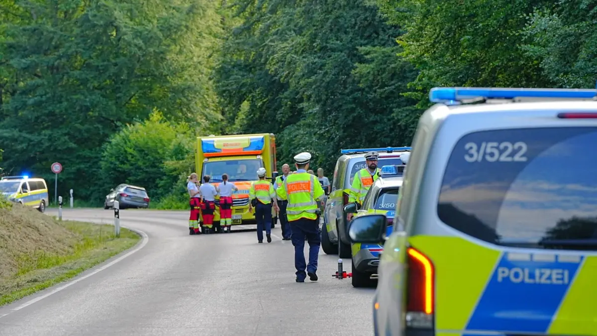 Radfahrerin stirbt nach Kollision mit Auto
