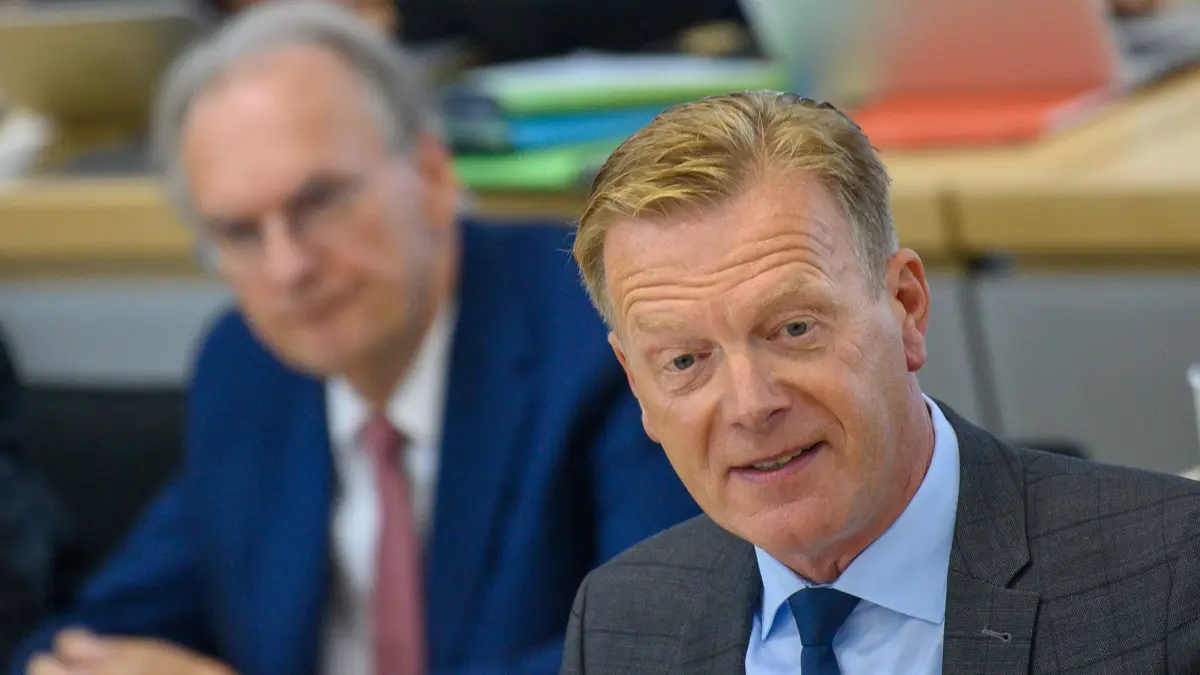 Ulrich Thomas (CDU): ARCHIV - 19.09.2024, Sachsen-Anhalt, Magdeburg: Ulrich Thomas (CDU) spricht im Plenarsaal des Landtages von Sachsen-Anhalt zu den Abgeordneten. (zu dpa: «Wo klemmt es in Sachsen-Anhalt? CDU startet Bürokratiemelder») Foto: Klaus-Dietmar Gabbert/dpa +++ dpa-Bildfunk +++