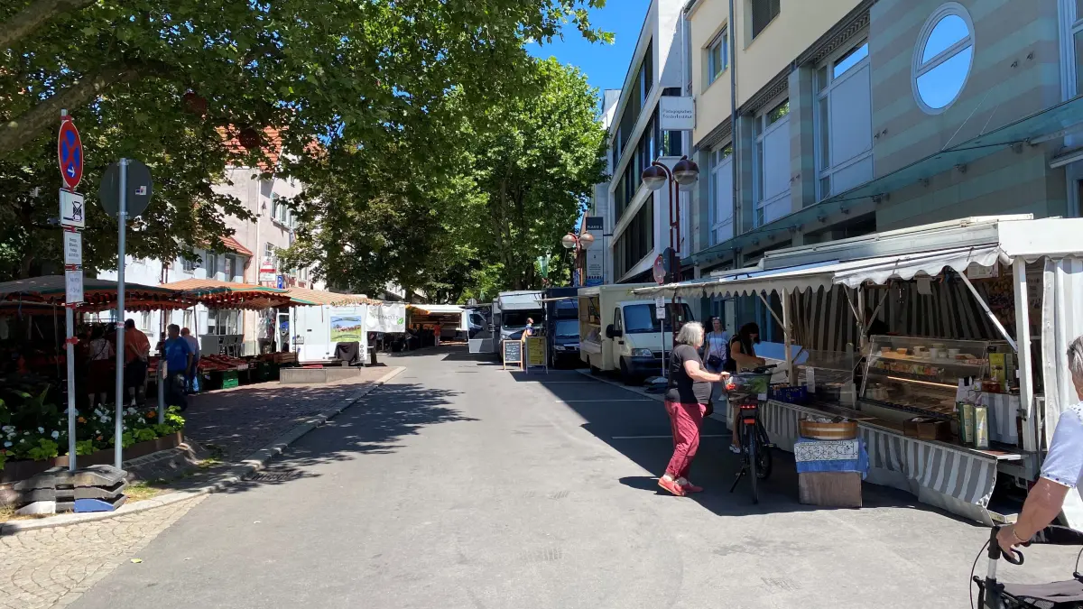 Der verlegte Wochenmarkt in Sindelfingen auf der Planie