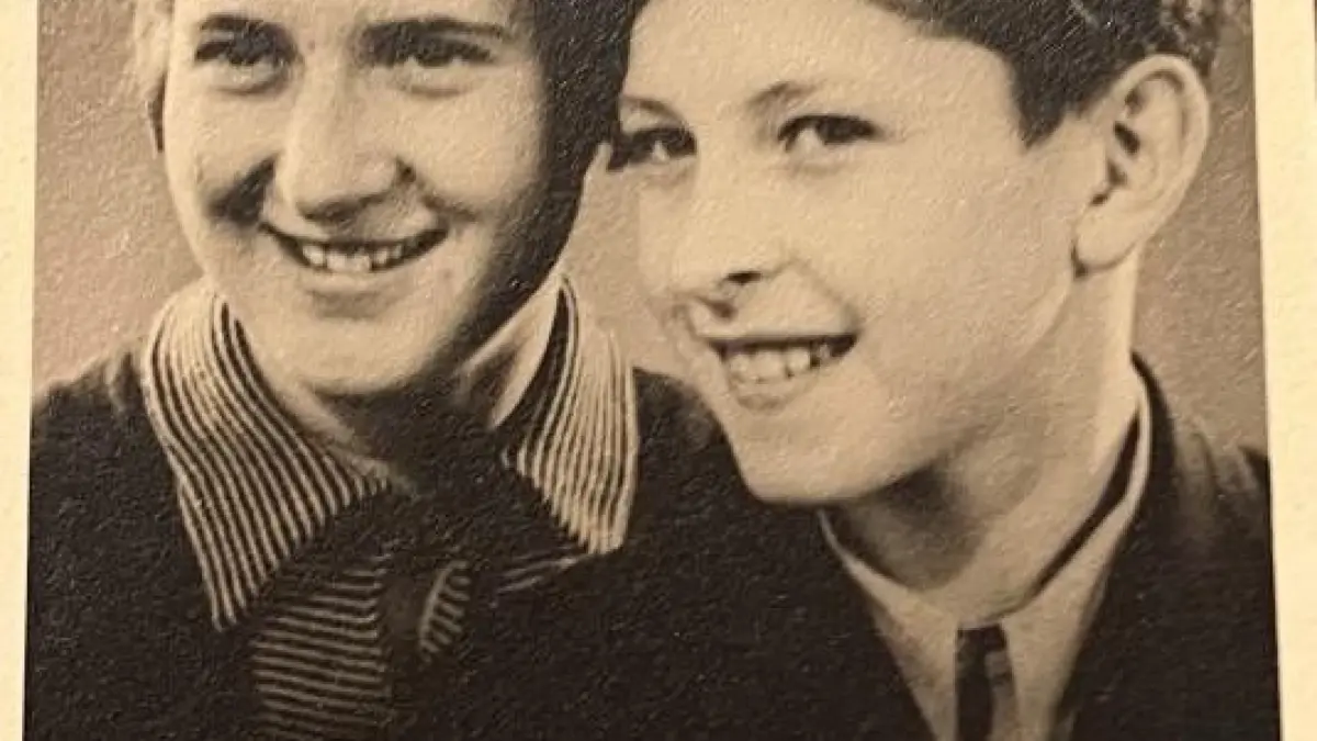 Konrad „Conny“ Sprai mit seiner Cousine Liselotte „Lilo“ Scheu auf einer Fotografie aus dem März 1937.