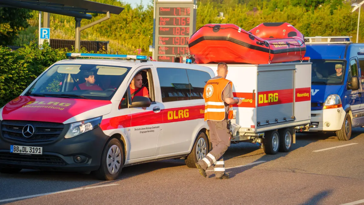 Seit gestern Abend (18.06.2026, 23:30 Uhr) wird in Renningen (Landkreis Boeblingen) ein drei Monate alter Saeugling vermisst. Die Kriminalpolizei des Polizeipraesidiums Ludwigsburg hat die Ermittlungen aufgenommen. Es laeuft ein Polizeieinsatz zur Personensuche, an dem auch ein Polzeihubschrauber, Drohnen sowie Suchhunde beteiligt sind. Mehr Informationen zum Sachverhalt liegen derzeit noch nicht vor, die Ermittlungen gehen in alle Richtungen. Es wird nachberichtet.