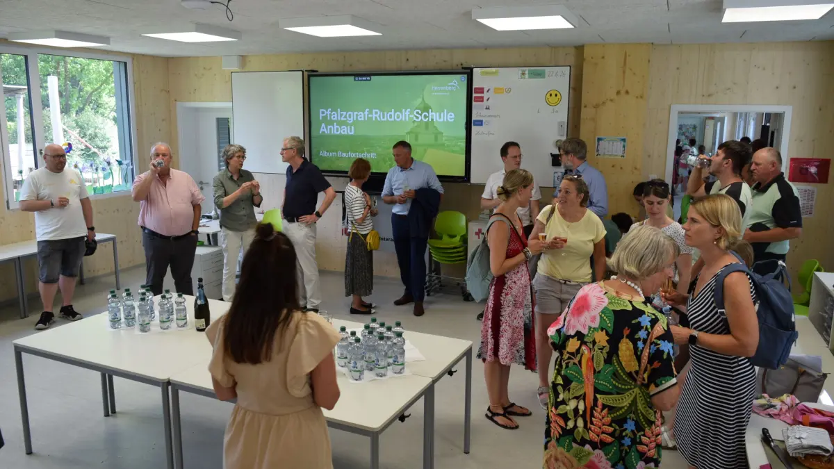 An der Pfalzgraf-Rudolf-Schule in Herrenberg wurde am vergangenen Freitag der neue Er-weiterungsbau eingeweiht.
