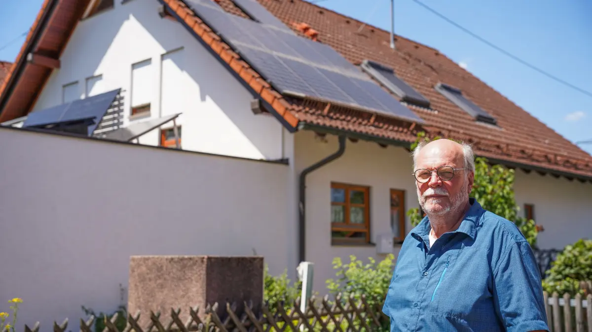 Mit seinen 16 Solarpanelen versorgt sich Thomas Gerner aus Plieningen fast vollständig selbst mit Strom im Sommer.