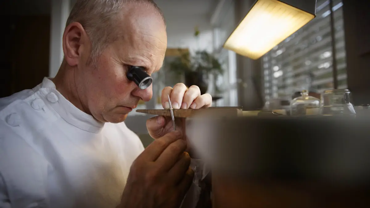 Tiefenbronn, DEU, 20.06.2017
Uhremacher Wilhelm Rieber macht Tourbillons Uhren.
No model release.