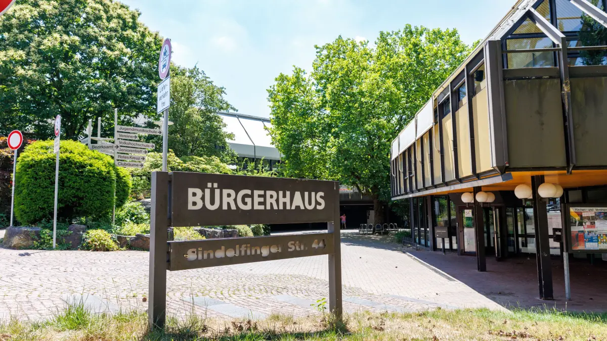 Bürgerhaus Maichingen: Maichingen, Bürgerhaus soll für 33 Millionen saniert werden.