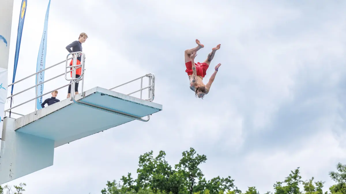 Sindelfingen, Freibad, Splashdiving im Freibad Sindelfingen: „Highdiving“, also die Sprünge aus höchster Höhe, stehen am Freitag ab 16 Uhr an.