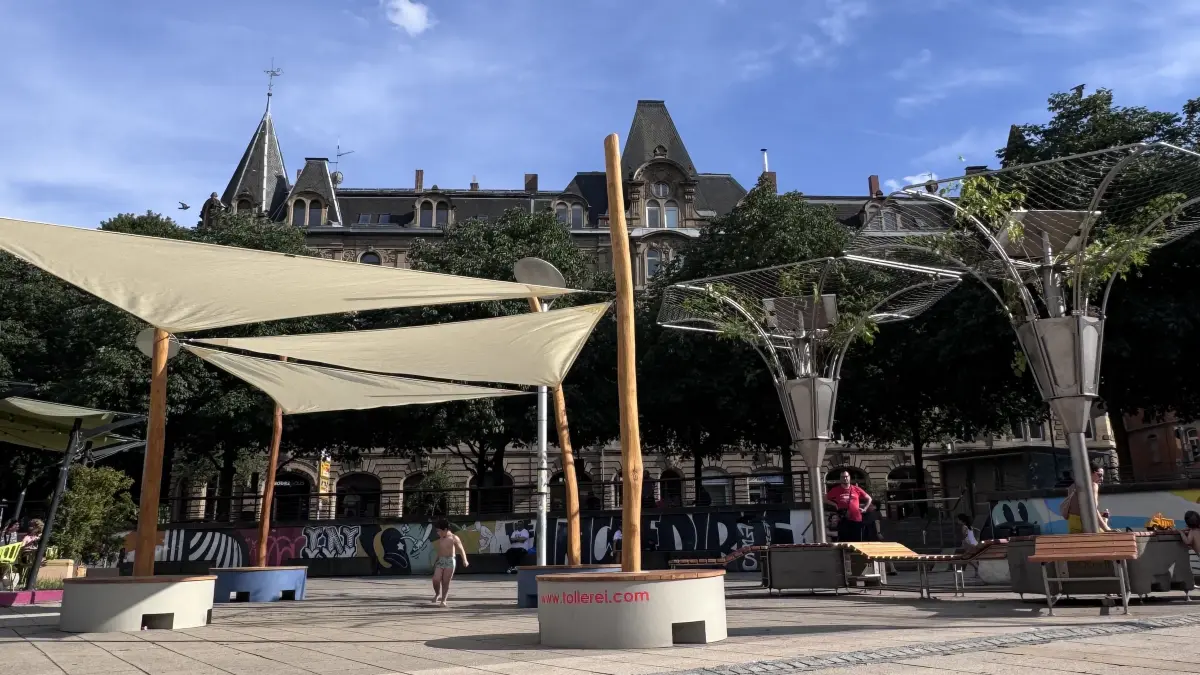 Marienplatz mit Schattenspendern