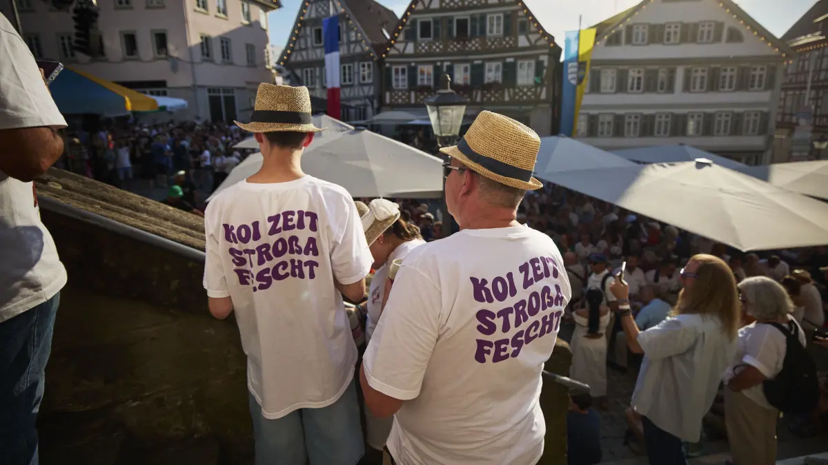 KEINEN AUSSCHNITT MACHEN Eröffnung Strassenfest: KEINEN AUSSCHNITT MACHEN
Backnang, DEU, 26.06.2026
Eröffnung Strassenfest
No model release. Kein Einverständnis für Werbung, keine Weitergabe an Dritte.
Abgebildete Personen haben der Veröffentlichung in der STZN zugestimmt.