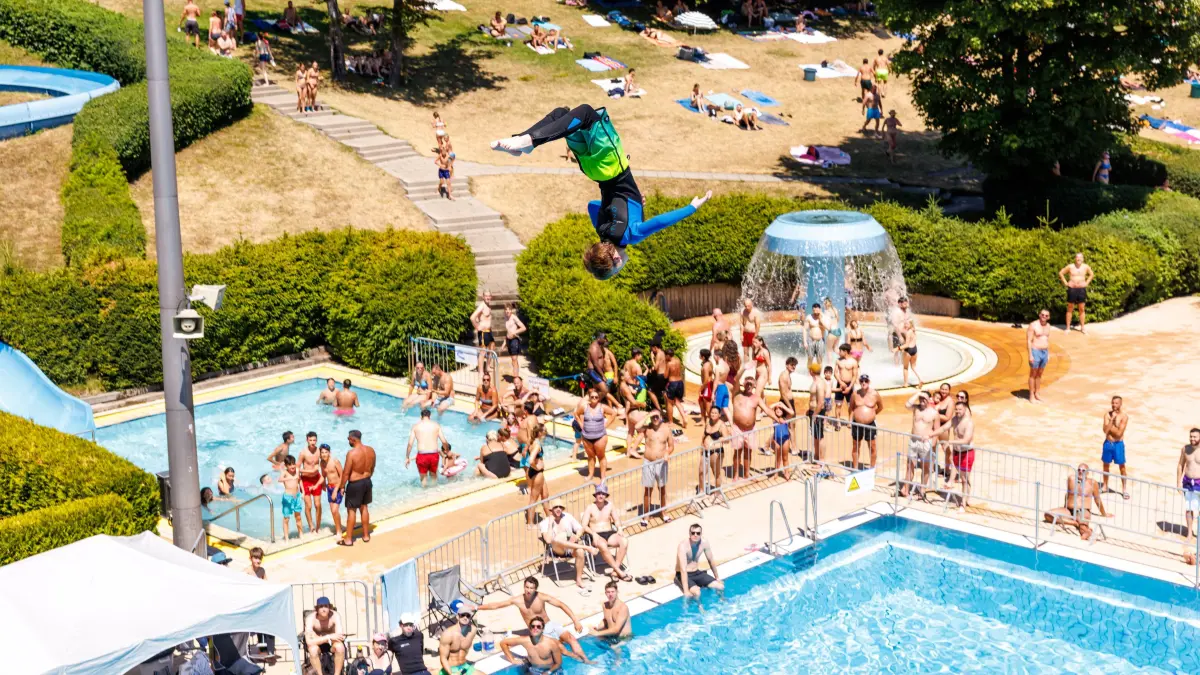 Splashdiving: Sindelfingen, Freibad, Splashdiving Cup im Freibad Sindelfingen - am Samstag u.a. von 12 bis 13:30 Uhr 10-Meter-Splashdiven, 13:30 bis 14 Uhr freies Springen, 14 bis 14:30 10-Meter-Trampolin-Springen / optional 17:30 bis 19:30 Uhr 10-Meter-Dods-Springen.