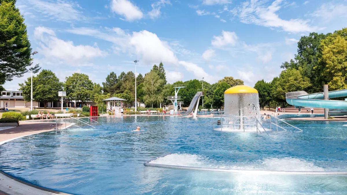 Freibad Böblingen: Böblingen, Reportage aus dem *Böblinger Freibad*: Warum braucht es dort Securities und wie lief das Hitzewochenende?