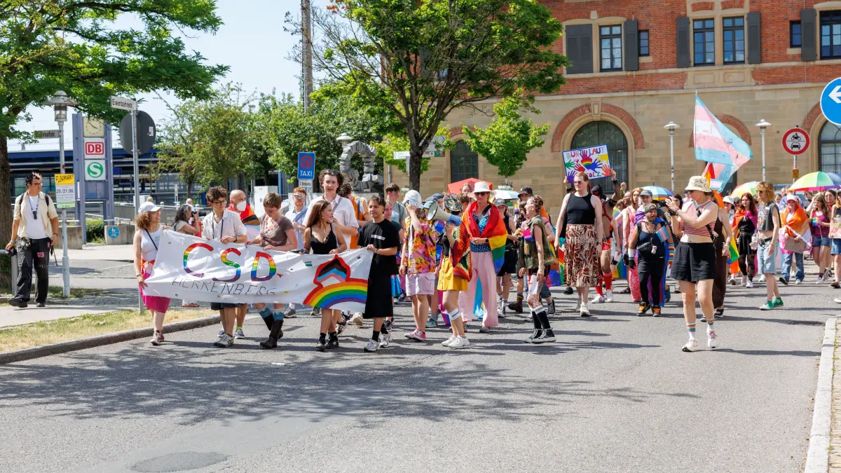 CSD Herrenberg - Start um 15:30 Uhr am Bahnhof, Programm ab 16:30 Uhr am Marktplatz.