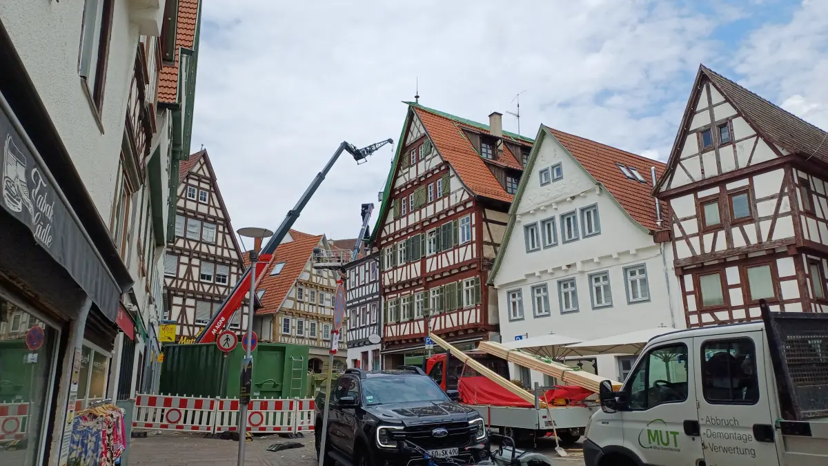 Marktplatz Leonberg: Die Aufräumarbeiten nach dem Brand lagen am Dienstagnachmittag in den letzten Zügen.