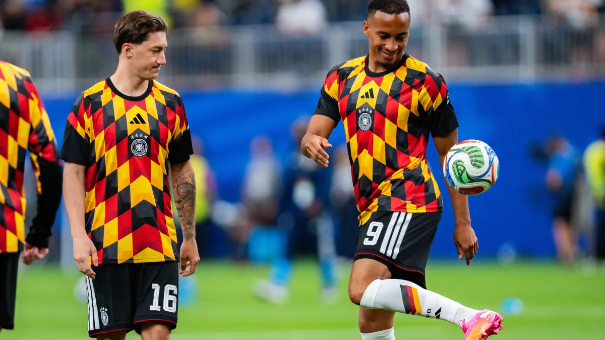 Angelo Stiller und Jamie Leweling sind mit der deutschen Nationalmannschaft bei der WM ausgeschieden - und verabschieden sich jetzt erst einmal in den Urlaub.