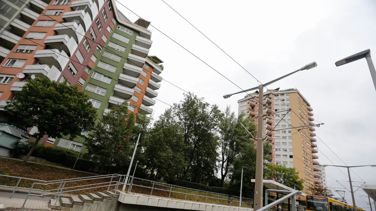 Ein neuer Architektur-Spaziergang / Industrial Schick – Zuffenhausen
Schozacher Str. 40, Hochhäuser Romeo+Julia