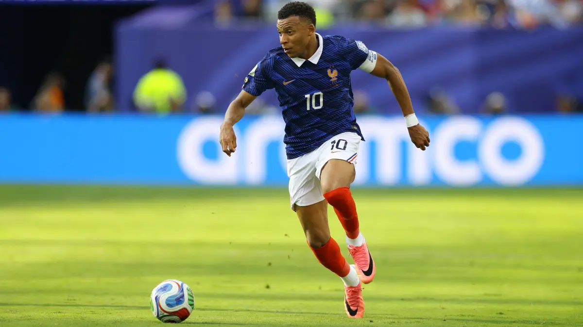 France v Sweden: Round Of 32 - FIFA World Cup 2026: EAST RUTHERFORD, NEW JERSEY - JUNE 30: Kylian Mbappe #10 of France controls the ball during the FIFA World Cup 2026 Round Of 32 match between France and Sweden at New York New Jersey Stadium on June 30, 2026 in East Rutherford, New Jersey. Al Bello/Getty Images/AFP (Photo by AL BELLO / GETTY IMAGES NORTH AMERICA / Getty Images via AFP)