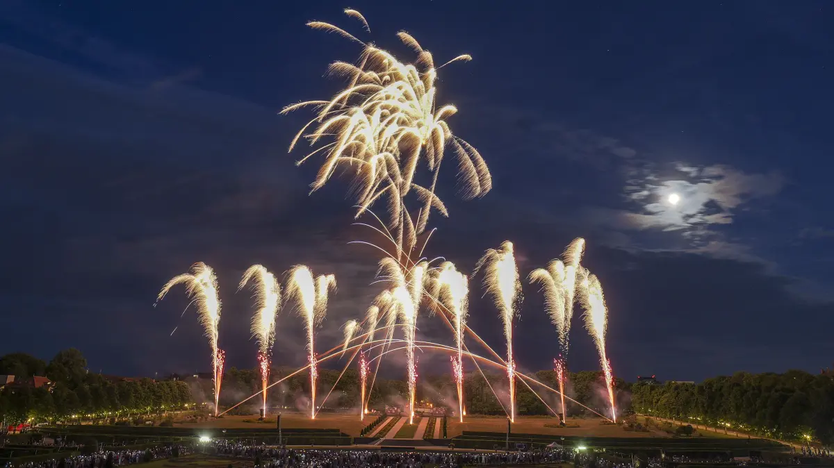 Ludwigsburg - Es ist einer der Höhepunkte der Saison im Blühenden Barock: das große Musikfeuerwerk. Am Samstagabend war es wieder so weit.
