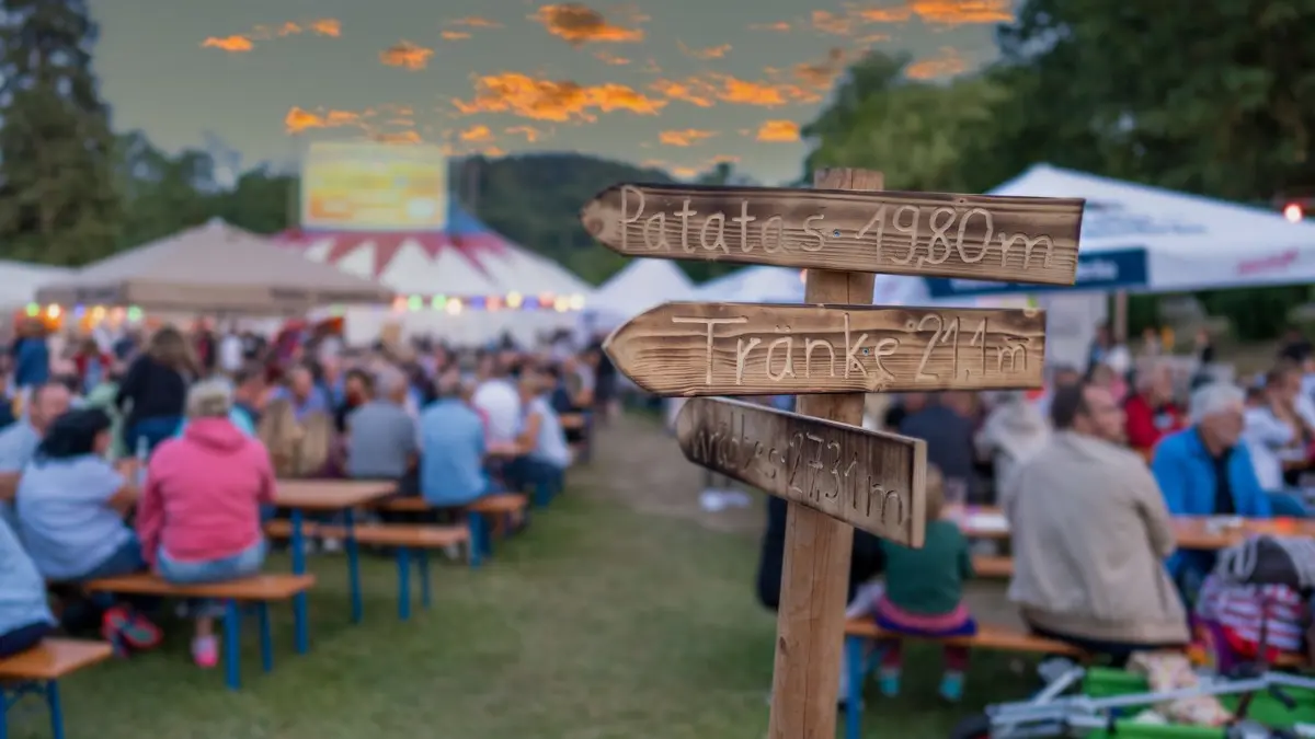 Beim Sommerpalast im Murrhardter Stadtgarten wird Kultur und Kulinarisches geboten.