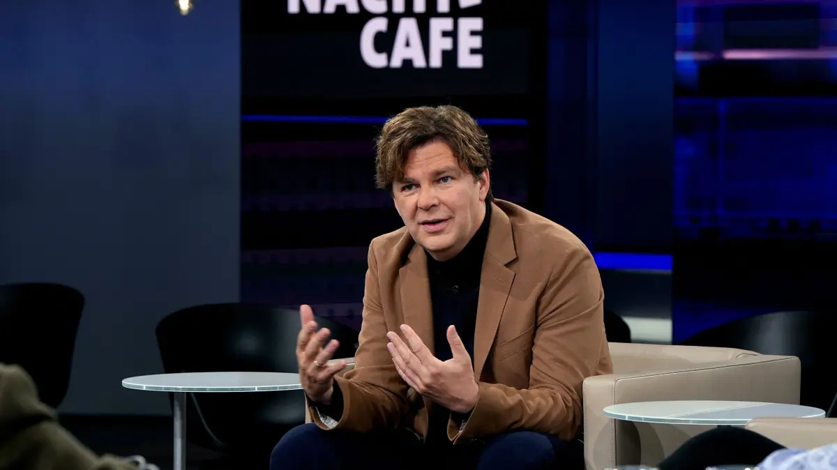 SÜDWESTRUNDFUNK
Nachtcafé - Die SWR Talkshow - Gäste bei Michael Steinbrecher
Michael Steinbrecher, Moderator des "Nachtcafé".
© SWR/Bettina Müller, honorarfrei - Verwendung gemäß der AGB im engen inhaltlichen, redaktionellen Zusammenhang mit genannter SWR-Sendung bei Nennung "Bild: SWR/Bettina Müller" (S2+). SWR Presse/Bildkommunikation, Stuttgart, Tel: 0711/929-12642, foto@swr.de