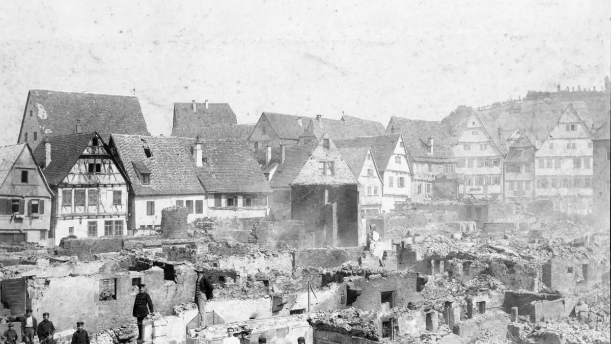 Nur noch wenige Grundmauern blieben in der Leonberger Altstadt nach dem großen Brand von 1895 übrig.