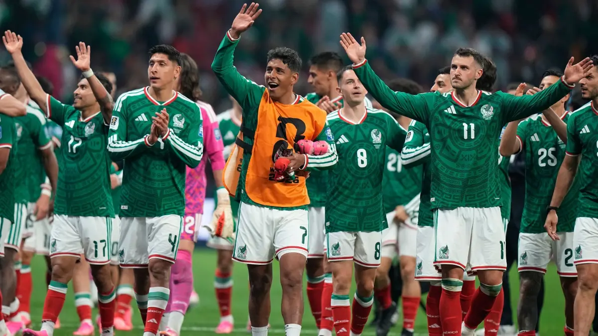 WM 2026 - Mexiko - Ecuador: 30.06.2026, Mexiko, Mexiko-Stadt: Fußball, Männer: WM 2026, Finalrunde, Sechzehntelfinale, Mexiko - Ecuador, Mexiko-Stadt-Stadion. Die mexikanischen Spieler feiern nach dem Sieg. Foto: Fernando Llano/AP/dpa +++ dpa-Bildfunk +++