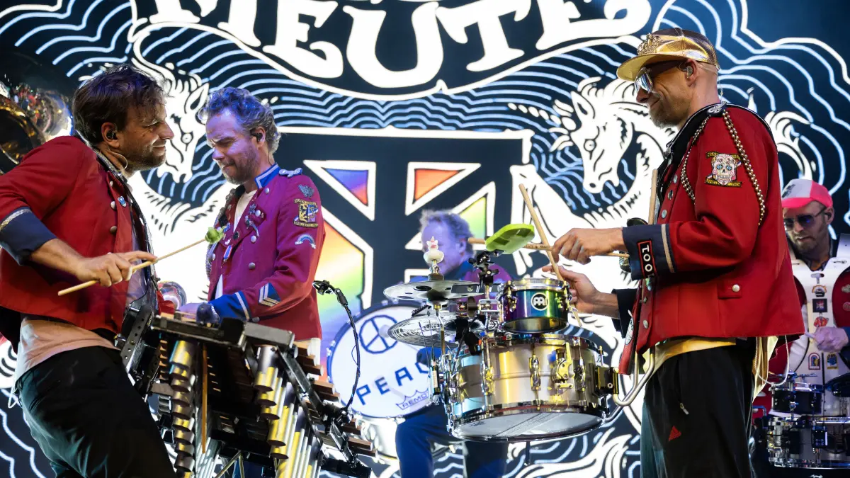 Eindrücke vom Konzert der Band Meute bei den Jazz Open im Alten Schloss