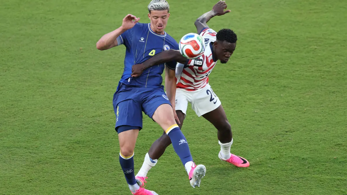 USA v Bosnia and Herzegovina: Round Of 32 - FIFA World Cup 2026: SANTA CLARA, CALIFORNIA - JULY 01: Folarin Balogun #20 of the United States fouls Tarik Muharemovic #4 of Bosnia and Herzegovina which is later reviewed by VAR and awarded as a red card foul a during the FIFA World Cup 2026 Round of 32 match between USA and Bosnia and Herzegovina at San Francisco Bay Area Stadium on July 01, 2026 in Santa Clara, California. Michael Steele/Getty Images/AFP (Photo by MICHAEL STEELE / GETTY IMAGES NORTH AMERICA / Getty Images via AFP)