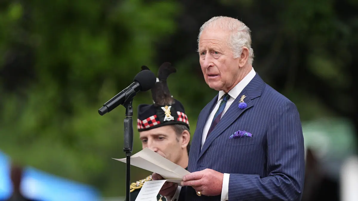 König Charles III. versammelte während der Royal Week in Schottland mehrere enge Familienmitglieder zu einem ungewöhnlich privaten Abendessen im Palace of Holyroodhouse.