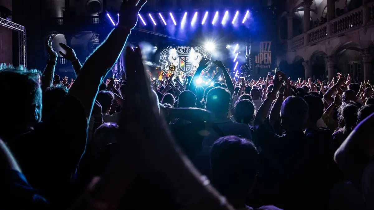 Eindrücke vom Konzert der Band Meute bei den Jazz Open im Alten Schloss