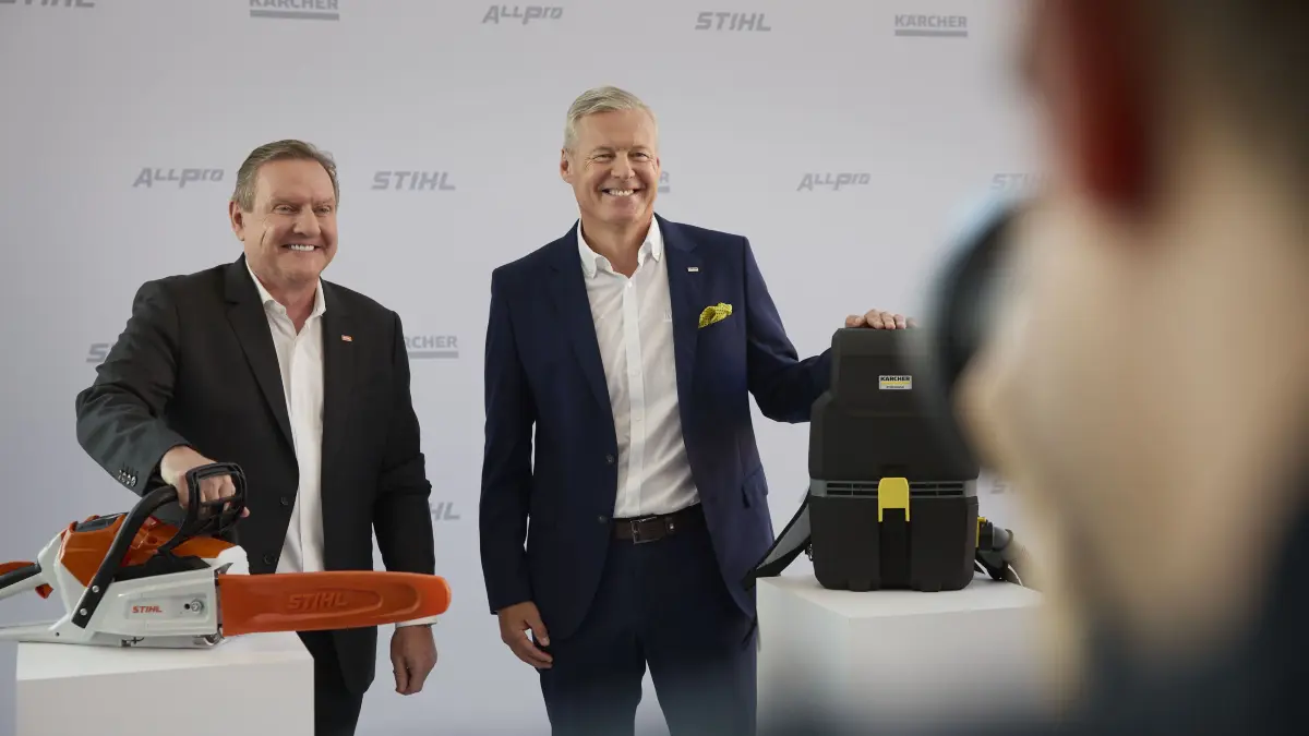 KEINEN AUSSCHNITT MACHEN Stihl und Kärcher und die gemeinsame Akku Initative AllPro.: KEINEN AUSSCHNITT MACHEN
Winnenden, DEU, 01.07.2026
Stihl und Kärcher und die gemeinsame Akku Initative AllPro., Hartmut Jenner und Michael Traub.
No model release. Kein Einverständnis für Werbung, keine Weitergabe an Dritte.
Abgebildete Personen haben der Veröffentlichung in der STZN zugestimmt.