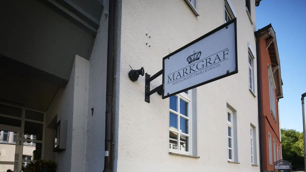 KEINEN AUSSCHNITT MACHEN Restaurant Markgraf : KEINEN AUSSCHNITT MACHEN
Backnang, DEU, 01.07.2026
Restaurant Markgraf in Backnang
No model release. Kein Einverständnis für Werbung, keine Weitergabe an Dritte.
Abgebildete Personen haben der Veröffentlichung in der STZN zugestimmt.