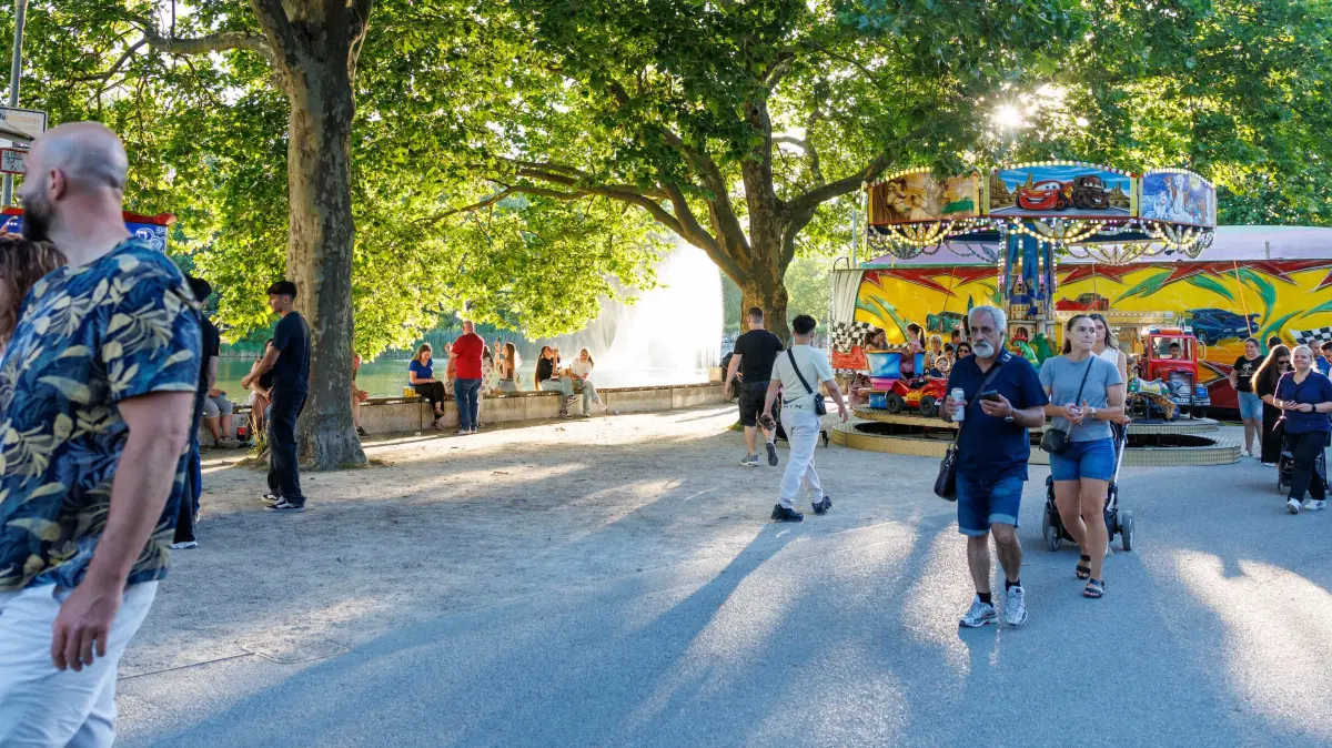 43. Stadtfest: Böblingen, Stadtfest, Fassanstich mit Stefan Belz und Lukas Dinklacker am Pestalozzihof.