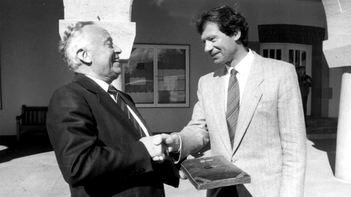 AmtsŸbergabe von Wolfgang Brumme an OB Alexander Vogelgsang vor dem Rathaus Bšblingen im Jahre 1986.