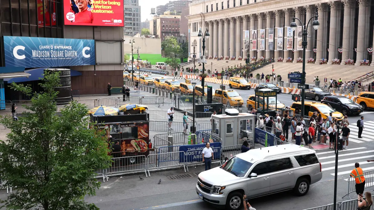 US-ENTERTAINMENT-MUSIC-NFL-SWIFT-KELCE: A silver SUV, believed to be carrying US singer-songwriter Taylor Swift, arrives outside Madison Square Garden, the reported venue for the wedding celebrations Swift and pro-athlete Travis Kelce, in New York City on July 3, 2026. Swift and Kelce's official wedding plans are tightly under wraps, but New York is bracing to host the celebrity marriage of the year this week at Madison Square Garden. The wedding will reportedly take place Friday with a star-studded guest list of around 1,000, including models Gigi Hadid and Cara Delevingne, singer Selena Gomez, and actress Zoe Kravitz -- all known to be close Swift pals -- and Kelce's Kansas City Chiefs teammates. (Photo by CHARLY TRIBALLEAU / AFP)