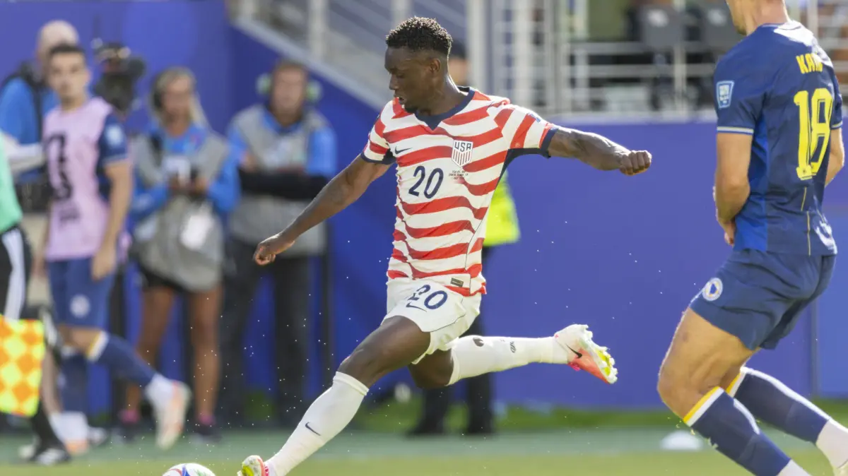SOCCER: JUL 01 FIFA World Cup 26 Round of 32 - USA v Bosnia and Herzegovina: SANTA CLARA, CA - JULY 01: Folarin Balogun 20 of United States of America crosses the ball during the FIFA World Cup, WM, Weltmeisterschaft, Fussball round of 32 match between the United States USA and Bosnia and Herzegovina on July 1, 2026 at San Francisco Bay Area Stadium in Santa Clara, CA. Photo by Bob Kupbens/Icon Sportswire SOCCER: JUL 01 FIFA World Cup 26 Round of 32 - USA v Bosnia and Herzegovina EDITORIAL USE ONLY Icon260701143