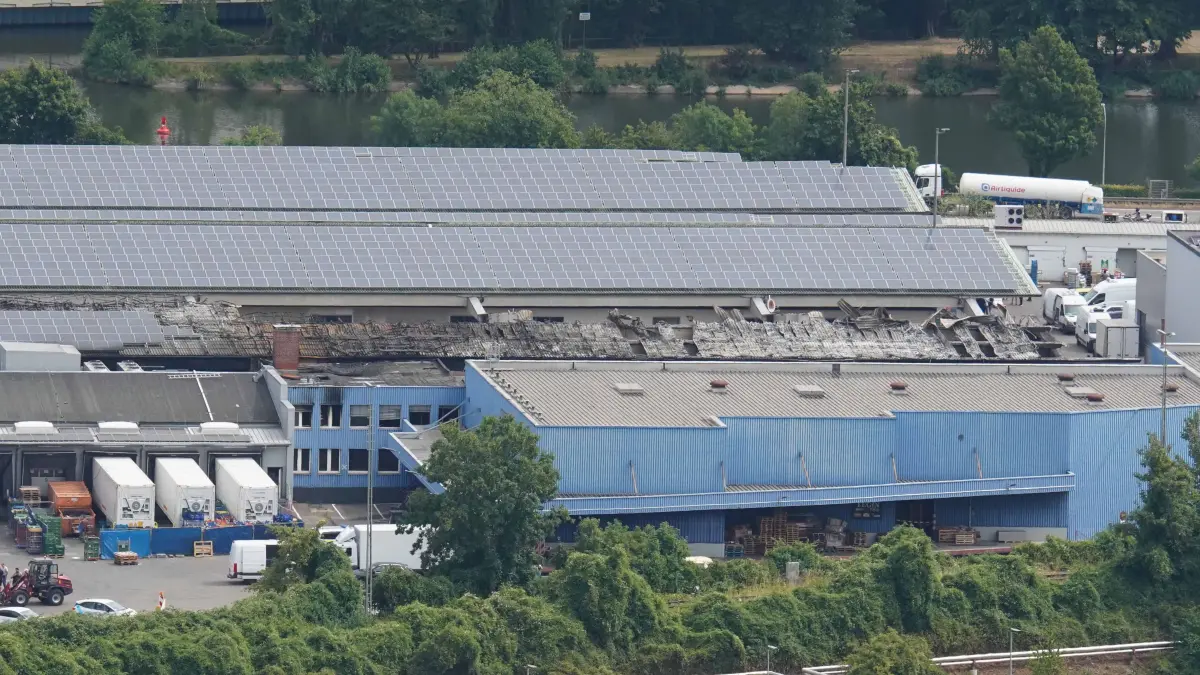 Stuttgart Wangen auf diesen Bild sieht man genau wie schlimm der Grossbardn des Grossmarkt war laenger als 100 Meter Laenge deutliche Spuren des Brandes. Foto Andreas Rosar Fotoagentur-Stuttgart 06.07.2026