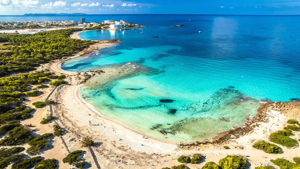 Mallorca. Es Trenc Strand und Colònia de Sant Jordi aerial Panoramablick, Balearische Inseln Spanien Mallorca. Es Trenc beach and Colònia de Sant Jordi aerial panoramic view, Balearic islands of Spain LicenseRF Copyright: xZoonar.com/DaliborxBrlekx 24189032