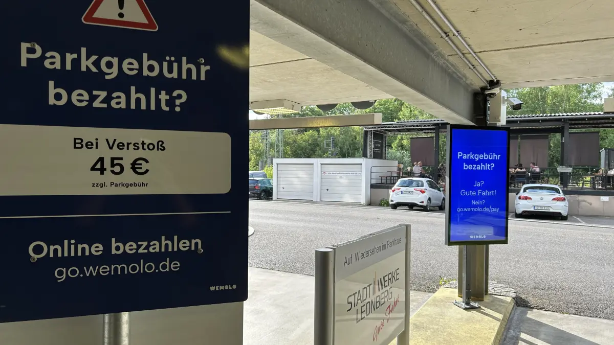 Im Parkhaus am Bahnhof in Leonberg gilt jetzt die Erfassung per Kamera. Wer nicht zahlt, muss büssen.