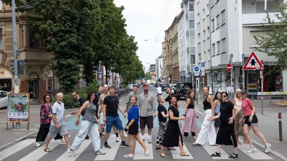 Teilnehmer Block Party Areal Süd: #stadtfeste #blockparty #wochenende
Die Tübinger Straße feiert ein Fest! Der Zusammenschluss Areal Süd lädt am 24. Juli zur *Block Party in die Tübinger Straße* mit verschiedenen Specials, Workshops, Kurzvorträgen, Ausstellungen, DJ-Sets und Live-Acts