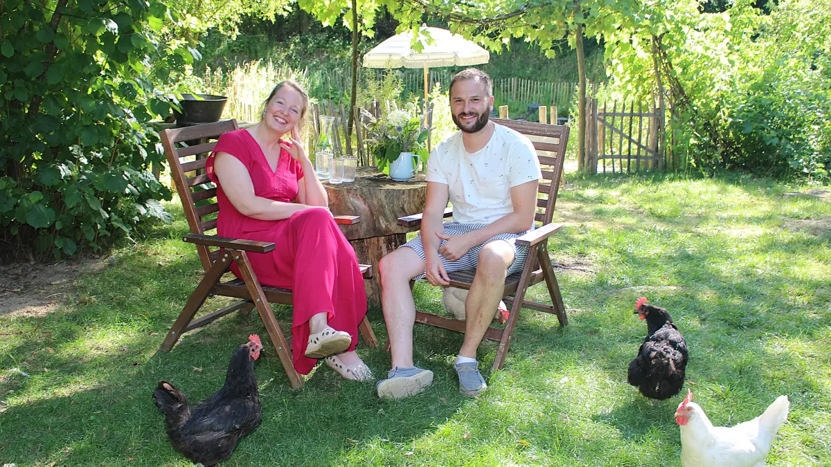 Kira und Max Alber haben am Rand von Harthausen ein Gebäude mit einem riesigen Grundstück übernommen und dort ein Naturparadies, einen Gemeinschaftsgarten und sozialen Wohnraum geschaffen. Ihr Antrieb: ihr tief verwurzelter christlicher Glaube.