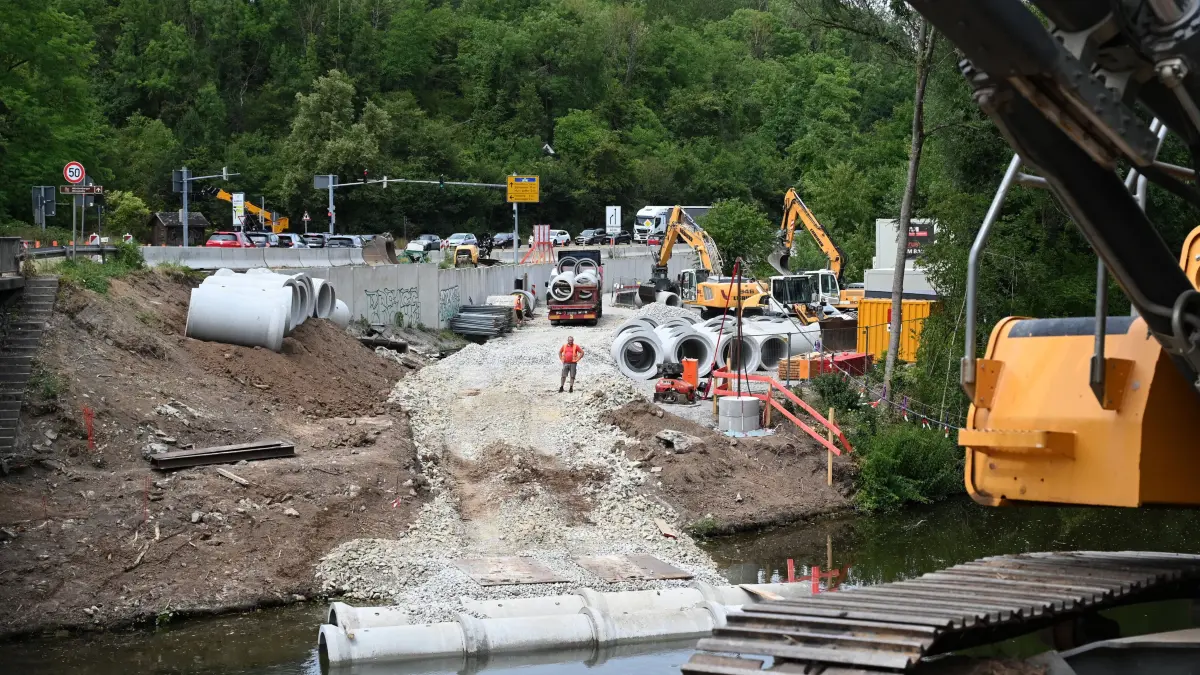 Die Vorarbeiten für die Erneuerung der Murrbrücke zwischen Marbach und Murr sind in vollem Gange.