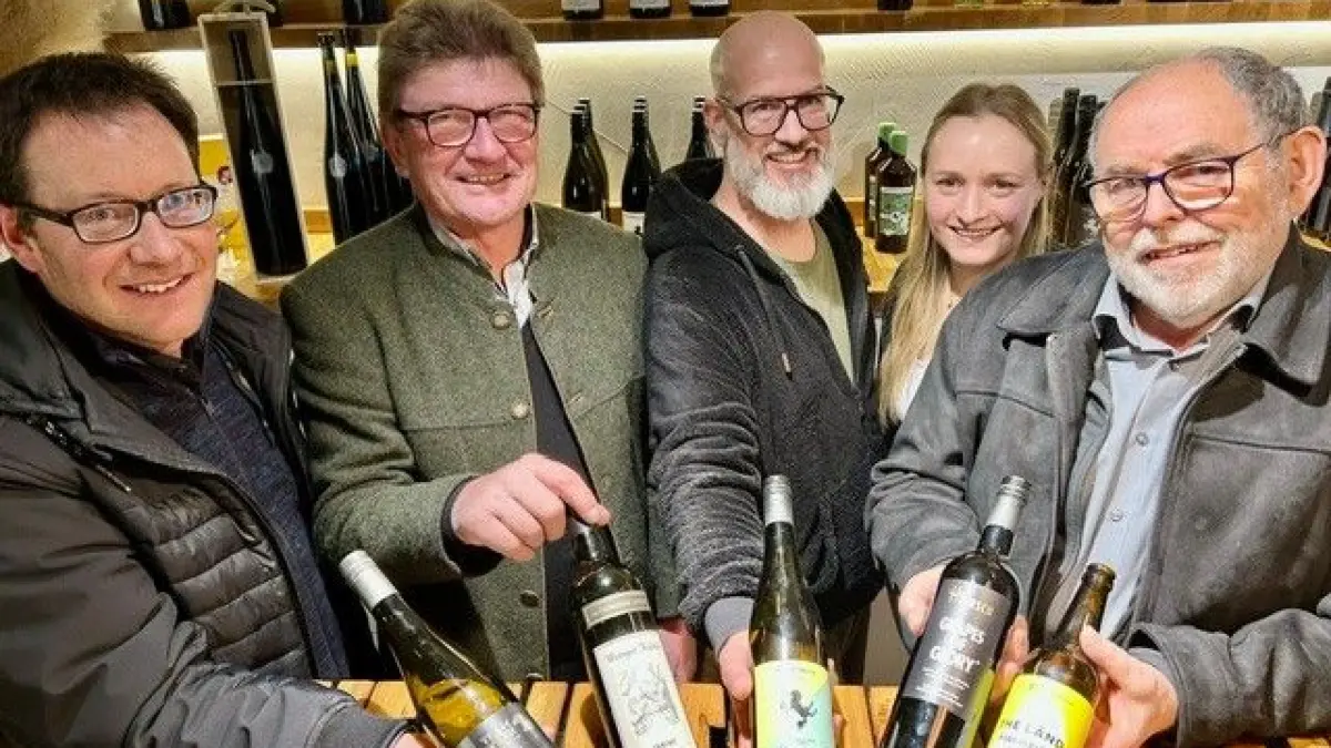 Werner Kuhnle und ander Winzer mit Piwi-Weinen