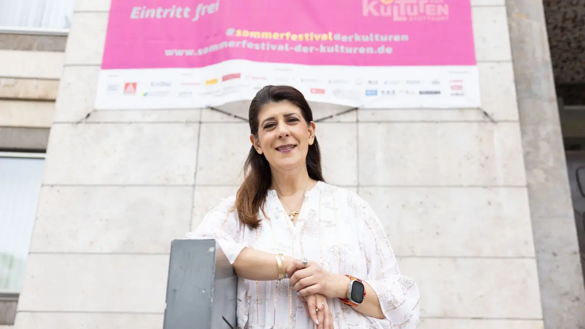 Portrait Angeliki Alina Papagiannaki-Sönmez : Angeliki Alina Papagiannaki-Sönmez ist die neue Geschäftsführerin des Forums der Kulturen.