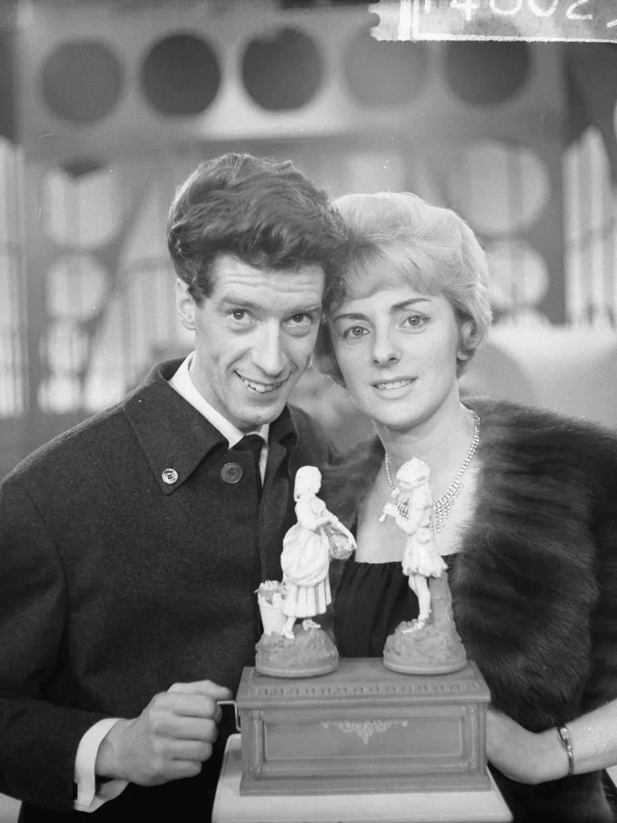 Rudi Carrell in der "Rudy Carrell Show" mit Annie Palmen im Jahr 1963.