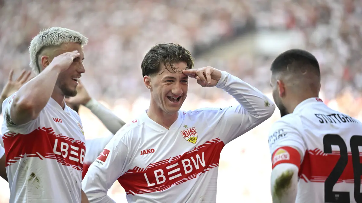 TOR zum 3:1 Deniz Undav VfB Stuttgart 26 Torjubel Ermedin Demirovic VfB Stuttgart 09 Angelo Stiller VfB Stuttgart 06 VfB Stuttgart vs Bayer 04 Leverkusen B04 07.05.2026 DFL REGULATIONS PROHIBIT ANY USE OF PHOTOGRAPHS AS IMAGE SEQUENCES AND/OR QUASI-VIDEO VfB Stuttgart vs Bayer 04 Leverkusen B04 *** GOAL to 3 1 Deniz Undav VfB Stuttgart 26 Goal celebration Ermedin Demirovic VfB Stuttgart 09 Angelo Stiller VfB Stuttgart 06 VfB Stuttgart vs Bayer 04 Leverkusen B04 07 05 2026 DFL REGULATIONS PROHIBIT ANY USE OF PHOTOGRAPHS AS IMAGE SEQUENCES AND OR QUASI VIDEO VfB Stuttgart vs Bayer 04 Leverkusen B04