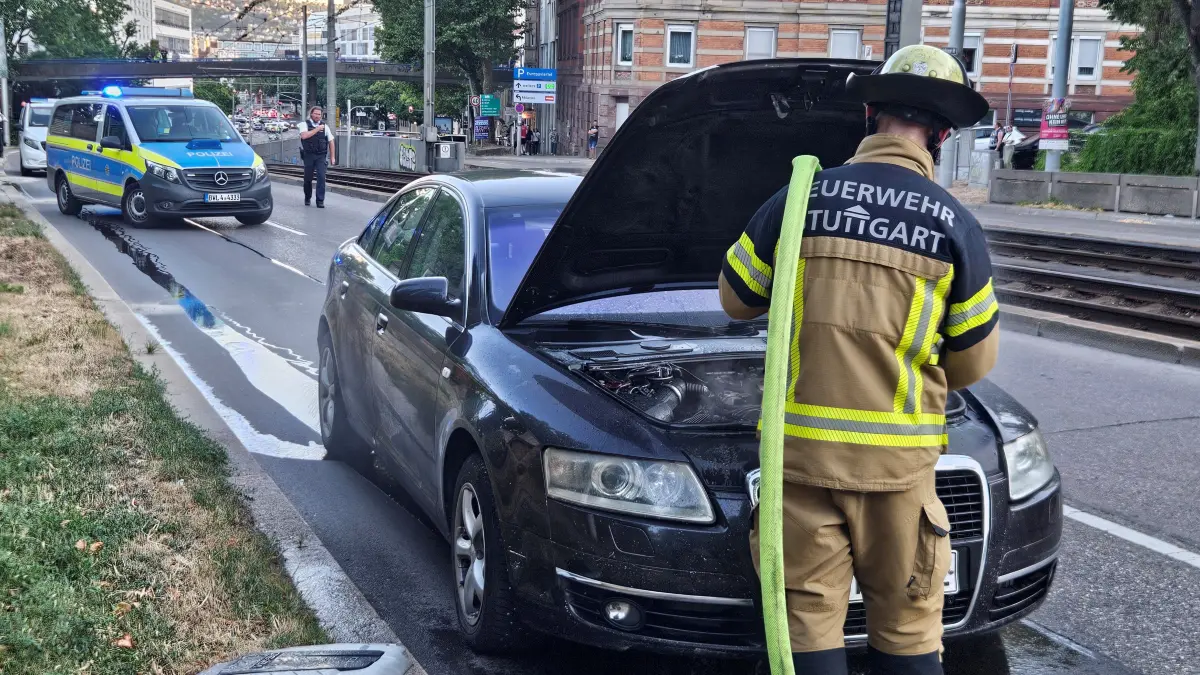Stuttgart Heilbronnerstrasse Audi aus Finnland brennt