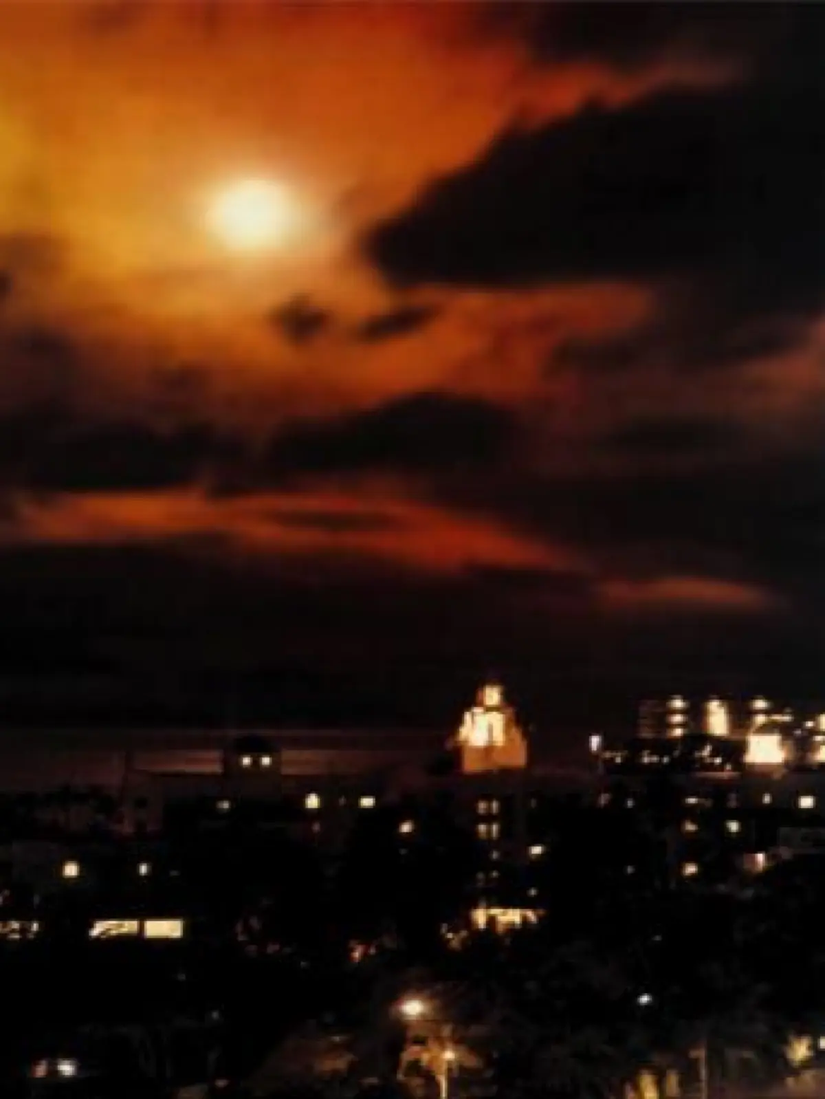 Die Starfish-Prime-Explosion in der oberen Atmosphäre, von Honolulu auf Oahu gesehen
