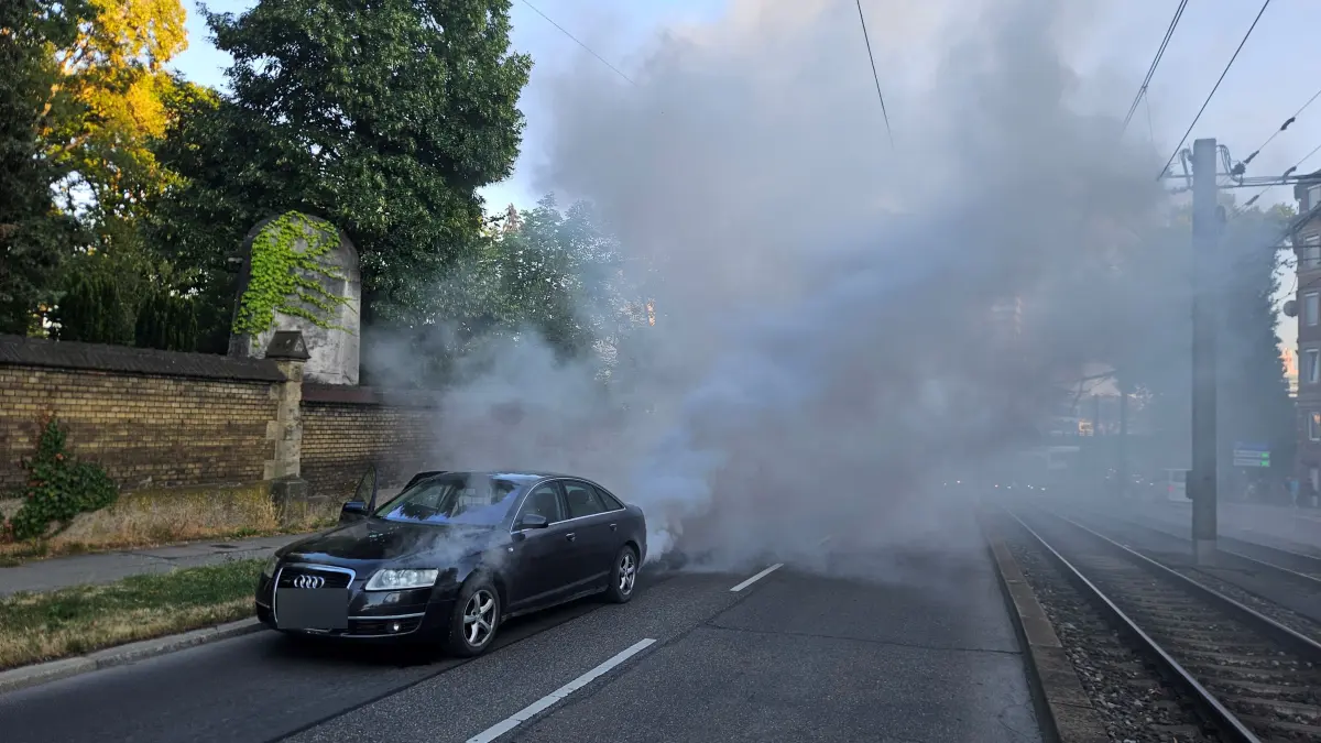 Stuttgart Heilbronnerstrasse Audi aus Finnland brennt