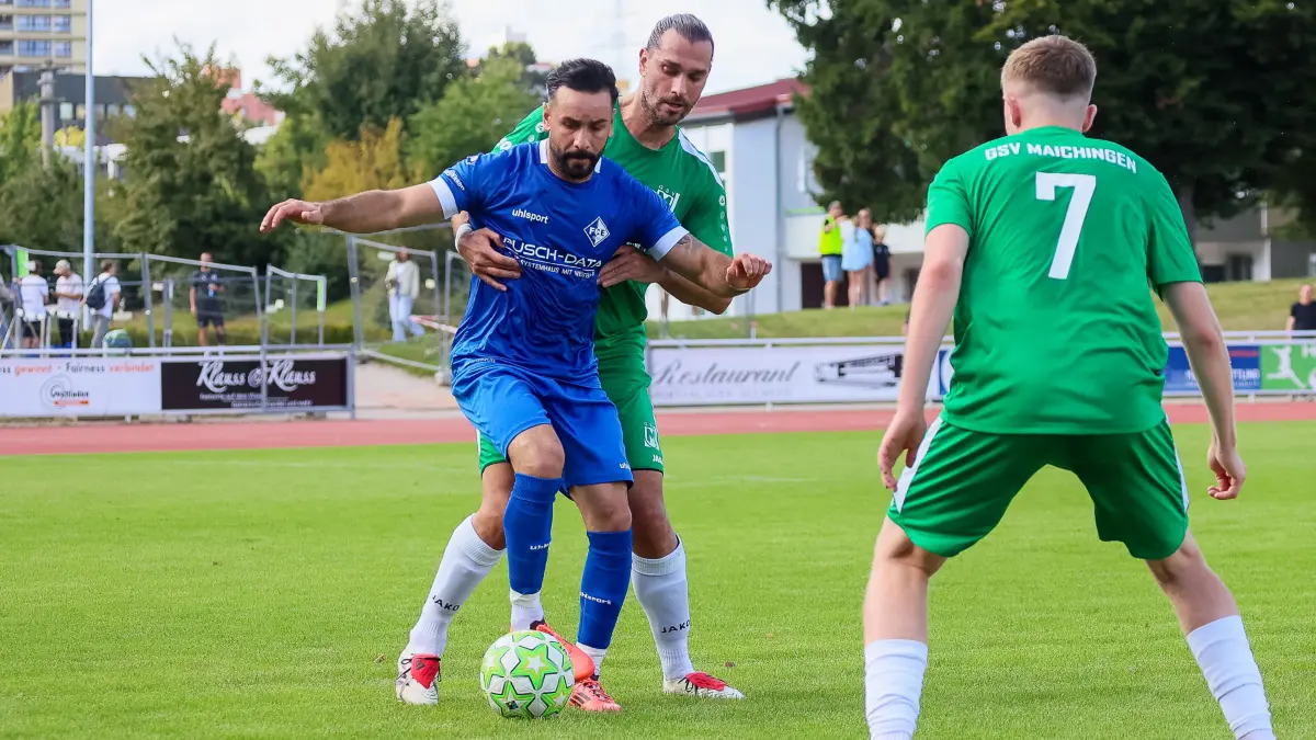 Aykut Durna (1. FC Eislingen, #09), Anil Sarak, (GSV Maichingen, #04)
GSV Maichingen vs. 1. FC Eislingen, Fussball, Landesliga 2, 3.Spieltag, Spielzeit 2025/2026, 31.08.2025
